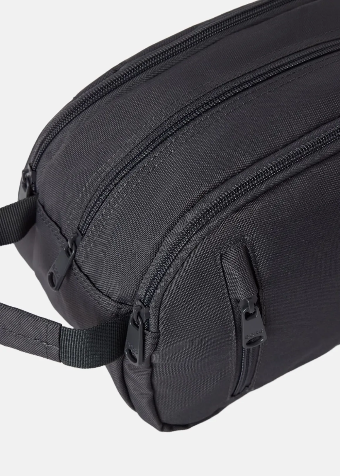 CORE WASH BAG STANDING